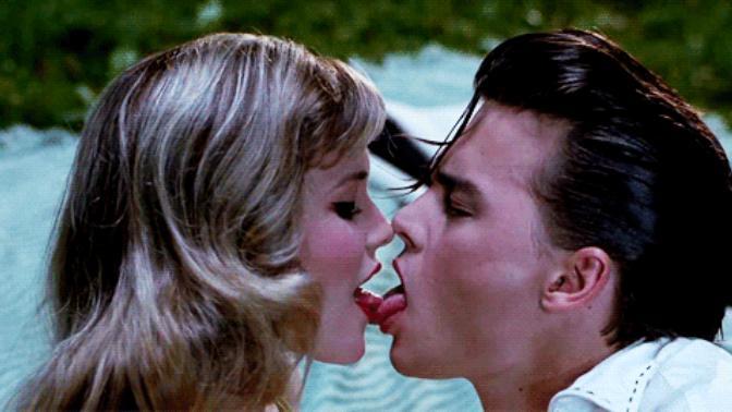 Kızlar, daha önce hiç kimse ile french Kiss (sakız değiştirme) yaptın mı?