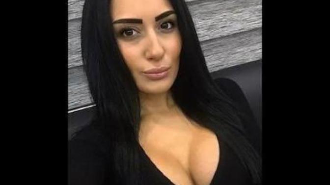 Arkadaslar bu kizin gogusleri cok hos degil mi ya sizce nasil?