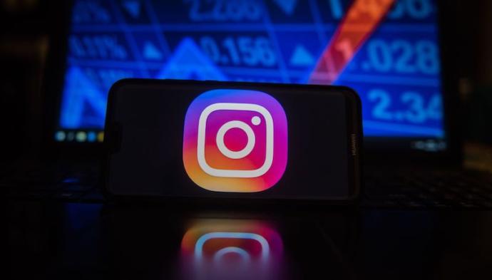 Instagram Profil Resmi Kendi Kendine Siyah Oldu?