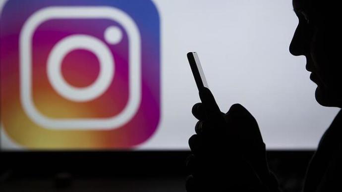 Instagram Profil Resmi Kendi Kendine Siyah Oldu?