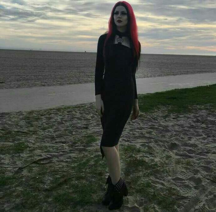 gothic giyimi nasıl sizce????