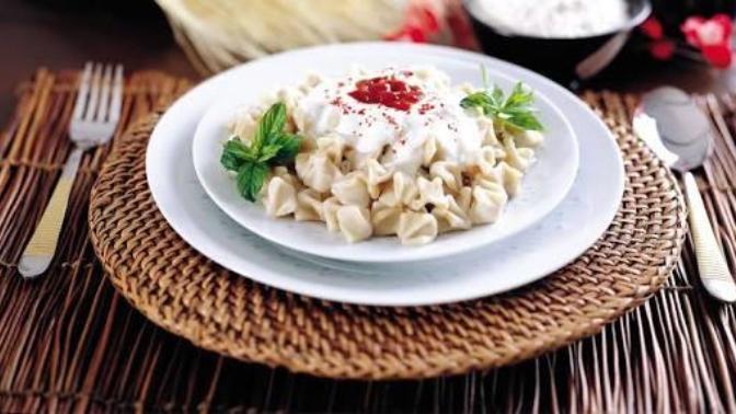 Mantıyı kaşıkla mı yersiniz yoksa çatalla mı?