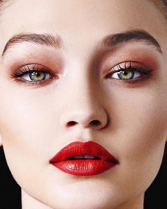 Gigi Hadid Mi, Kendall Jenner Mı?
