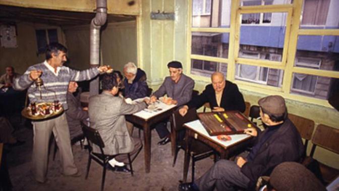 Her akşam kahveye giden bir eşiniz olsa bu durumu nasıl karşılardınız?