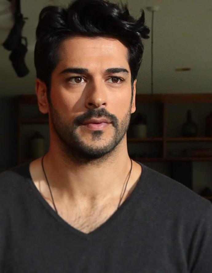 Sizce Burak Özçivit hangi haliyle daha yakışıklı&karizmatik ?