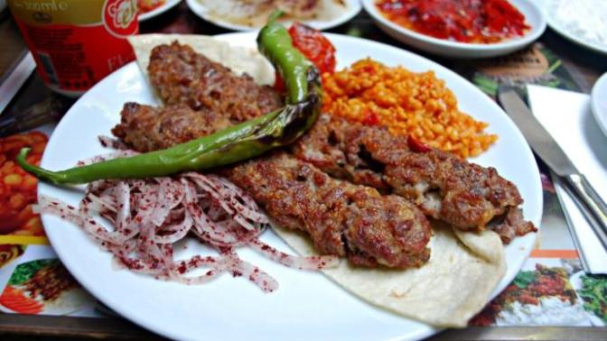 Kebapla bulgur mu pirinç pilavı mı olmalı?