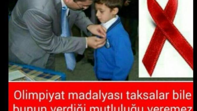 İlkokulda size de kırmızı kurdele takıldı mı?
