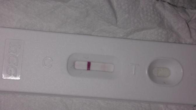 Kızlar, adetim 1 gün gecikti, aşırı derece kasiklarim da ağrılar var bugün test yaptım çok silik çıktı sizce hamile miyim?