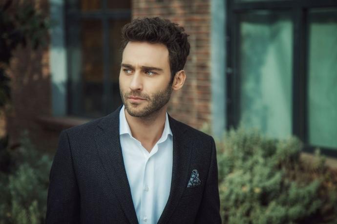 Kızlar, Seçkin Özdemir Mi Yoksa Barış Arduç Mu ?? Hangisi Daha Yakışıklı ( Kiralık Aşk Ömer İplikçi - Pamir Marden ??
