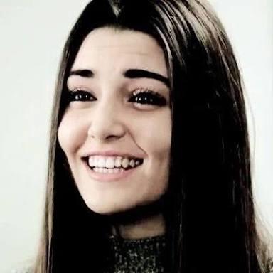 Belirgin elmacık kemikleri hakkında ne düşünüyorsunuz? İtici mi çekici mi sizce?