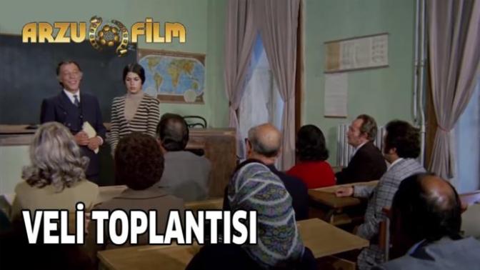 Hababam Sınıfı Filmindeki Veli Toplantısına Gelen Kişilerin, Öğrencilerin Gerçek Velileri Olduğunu Biliyor Muydunuz?
