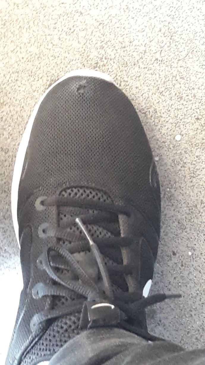 1 haftalık ayakkabım yırtıldı nike ?