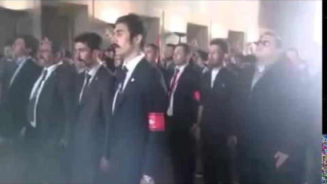 Anıtkabir'de Atatürk'ün önünde eğilenler hakkında ne düşünüyorsunuz?