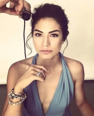 Sizce Demet Özdemir güzel mi?