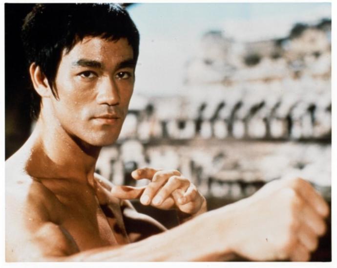 Yuri Boyka Mı Yoksa Bruce Lee Mi ??? Bu İkili Kavgaya Tutuşsa Kim Galip Çıkar Tarafsız Ol ???