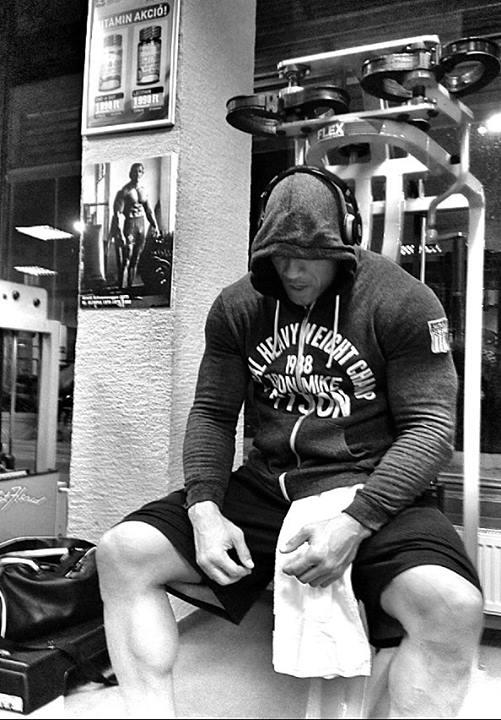 spor salonunda spor yaparken kapüşonlu sweatshirt giyiyor musunuz?