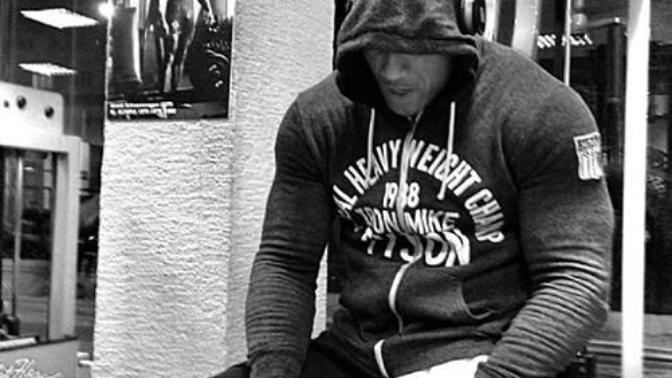 Spor salonunda spor yaparken kapüşonlu sweatshirt giyiyor musunuz?