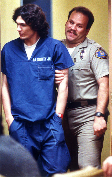 richard ramirez'i çok yakışıklı buluyorum sizce ?