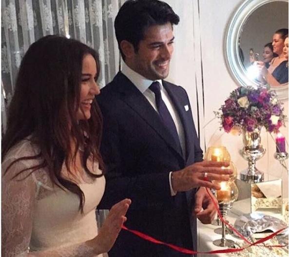 Bir de kız istemek mi kaldı dersiniz! Burak Özçivit, Fahriye Evcen'i ailesinden istemeye gitti. Var mı kız istemeye karşı olan?