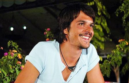 Kızlar, Burak Özçivit Mi Yoksa Mehmet Günsür Mü? Hangisi Daha Yakışıklı?