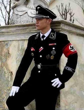 Nazi Üniformaları.?