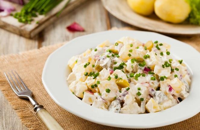 patates salatasının yanına ne gider?