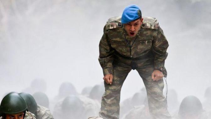 Bir tegmen veya üst rütbelı bırının sivil hayatta ne gıbı avantajları vardır polıs gıbı sıvıl zamandada sılah tasıyabılıyolarmı?