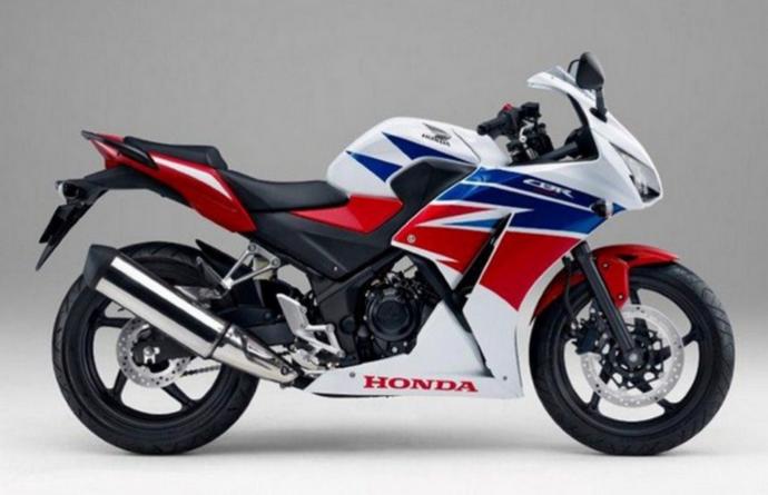 Arkadaşlar sizce Honda cbr 250r mi ? yoksa Yamaha yzf 25r mı ?