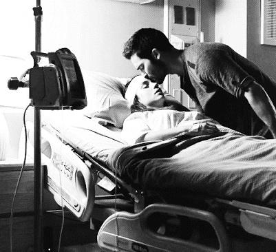 Sevdiğimiz kişinin sadece fotoğrafına bakmak bile, ağrılarımızı yatıştırabiliyor. Siz ne dersiniz doğru mu?
