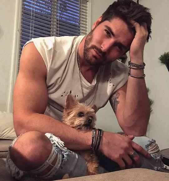 Burak Özçivit mi, Nick Bateman mı?
