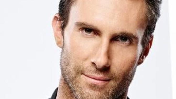 Sizce Adam Levine yakışıklı mı karizmatik mi?