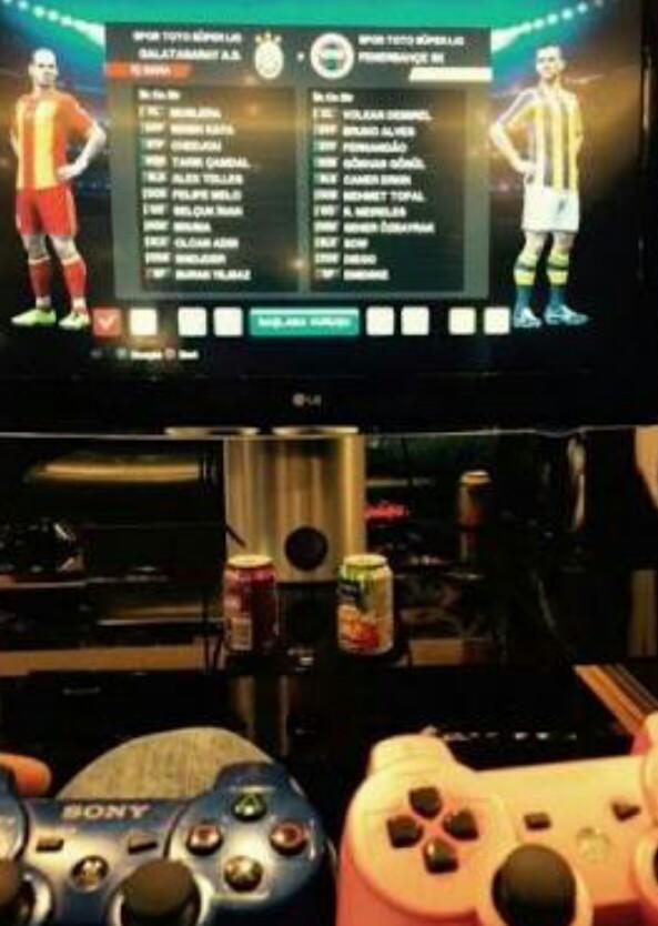 Pes oynayan kız iticimidir?