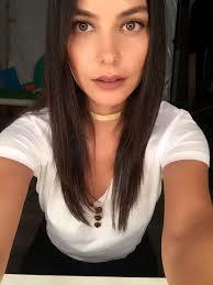 Kara Sevda dizisinin kadın oyuncularından en güzeli hangisi sizce?
