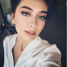 Kara Sevda dizisinin kadın oyuncularından en güzeli hangisi sizce?