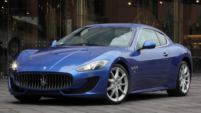 Kızlar, BMW İ8 Mi YOKSA MASERATİ GRANTOURİSMO MU?
