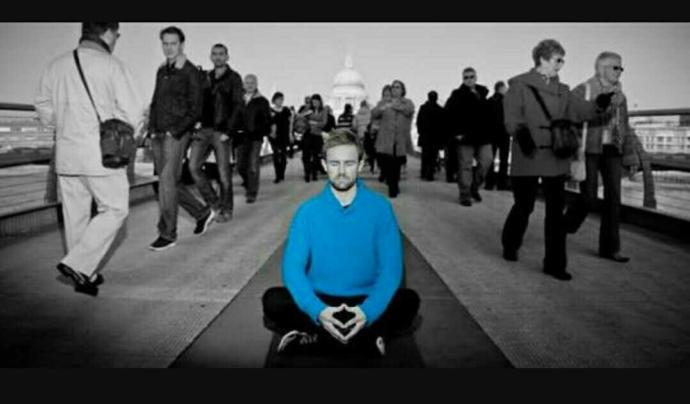 Alıştıgın Kişiyi Kaybedince ,Herkes Gitmiş Gibi Hissediyor Musun ??