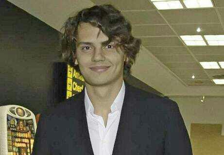 Arkadaşlar Enes Ünal ile yemeğe çıkalım mı sizce?Birer çay içelim mi:D??