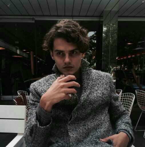 Arkadaşlar Enes Ünal ile yemeğe çıkalım mı sizce?Birer çay içelim mi:D??
