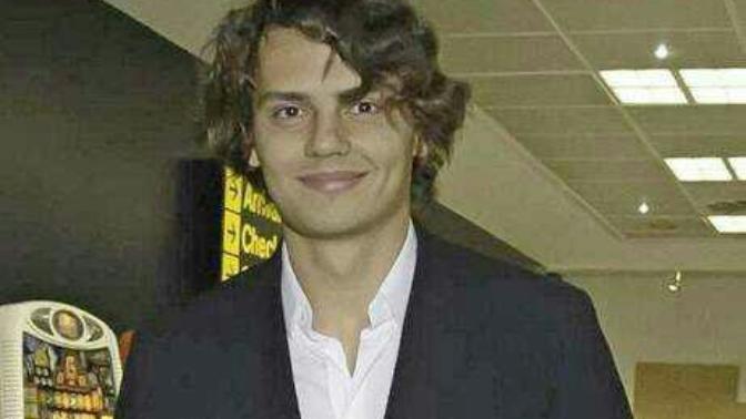 Arkadaşlar Enes Ünal ile yemeğe çıkalım mı sizce? Birer çay içelim mi:D?
