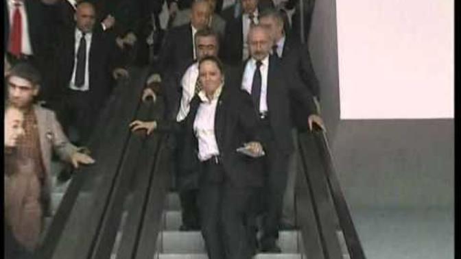Kemal Kılıçdaroğlu yürüyen merdivene ters binmiş, ne düşünüyorsunuz?