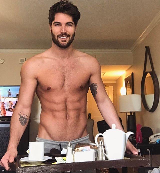 Nick bateman dövmeleri güzel mi ?