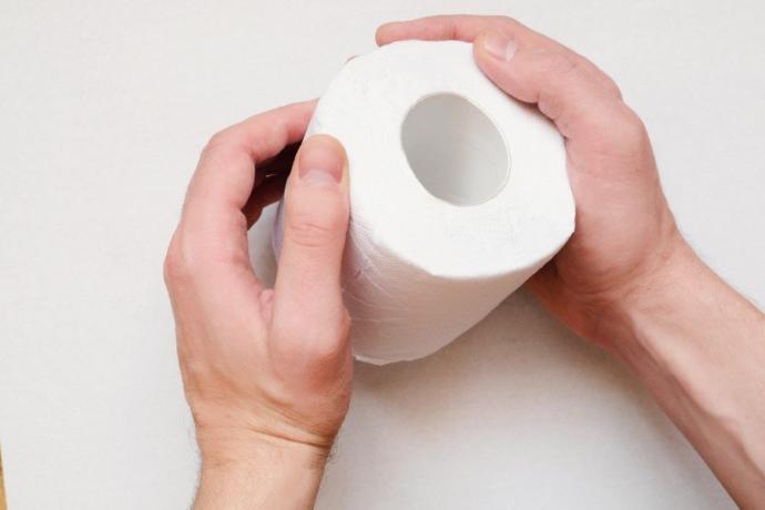 Klozet kullanırken, kapağa tuvalet kağıdı serer misiniz?