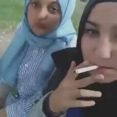 Sence Sigara Kızlara Yakışıyor mu?