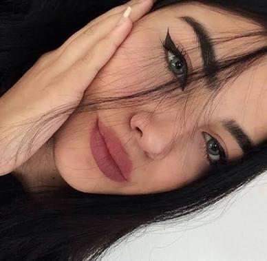 Beste Ramona ve Melike Arzu sizce de aşırı benzemiyor mu?