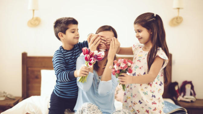 Anneler günü hediyesi olarak anneme güzel bir sürpriz yapmak istiyorum. Tavsiyeleriniz nelerdir?