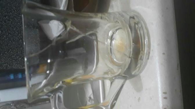 Bardağa çayı dolduruyordum ki ortadan ikiye bölündü 🤔🤔 başıma birkaç defa gelmiştir bu nedense 😮😮?