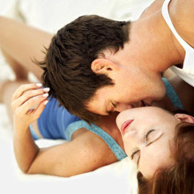 Evli çiftlerin gece yatarken romantik anları en güzel anı nasıl olmalı?