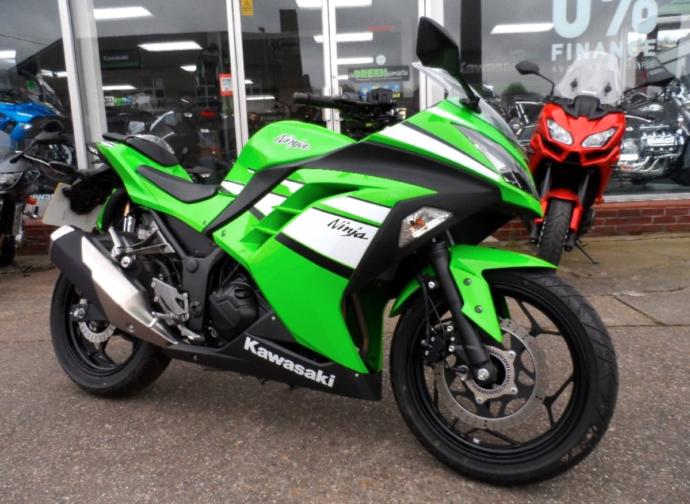 Motor konusunda yardım anlayan arkadaşlar R25 mi yoksa Ninja 300mü?