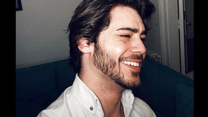Bu adam yakışıklı mı sizce?