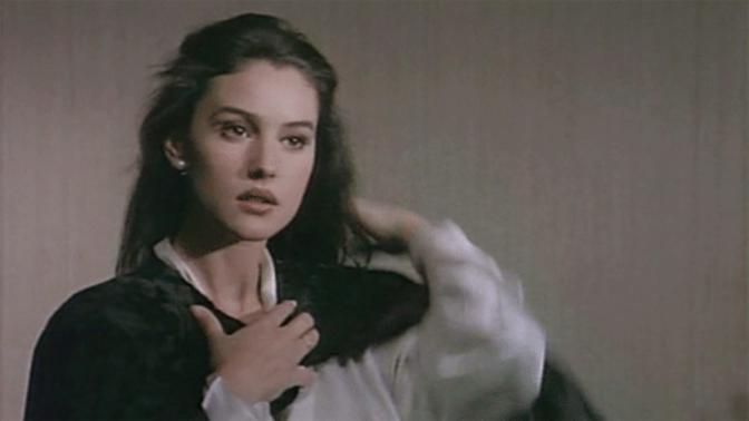 Fahriye Evcen bu kadına çok benzemiyor mu?
